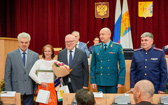 Кировских школьников наградили за спасение семей при пожаре