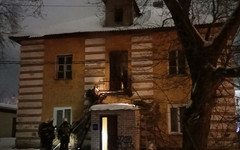 Во время пожара в доме на Октябрьском проспекте эвакуировали жильцов