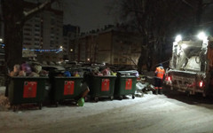 «Нет никаких 30 машин». Директор КДУ-3 о мусорном коллапсе в Кирове