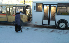 Маршрут автобуса №16 в Кирове изменили из-за разбитой дороги