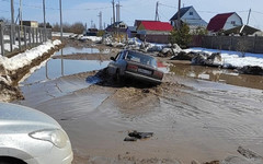 «Уровень воды местами по пояс»: жители Малой Субботихи жалуются на огромные лужи