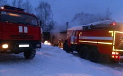 Кировские спасатели тушили пожар на садовом участке