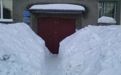 Кировчан просят сообщать о плохой уборке снега во дворах