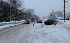 На Ленина в Кирове столкнулись «Лада Калина» и «Опель»