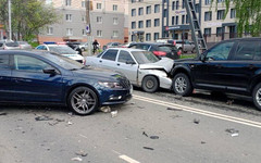 На Московской столкнулись три автомобиля