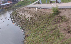 Жители Метрограда пожаловались на усеянный мусором парк