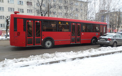В центре Кирова неизвестный обстрелял автобус с пассажирами