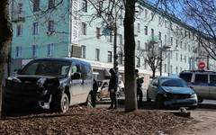 На перекрёстке Октябрьского проспекта и Спасской жёстко столкнулись два автомобиля