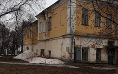 В Кирове начала разрушаться стена исторического дома