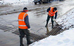 В Кирове начали бороться с потопами на дорогах