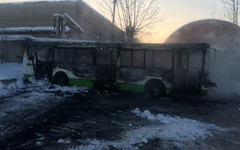 Вчера в Кирове сгорел автобус (ФОТО)