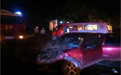 Рейсовый автобус и легковой автомобиль столкнулись в Кировской области
