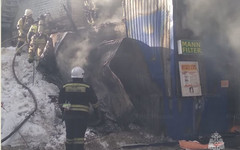 Пожар в шиномонтаже на Дерендяева потушили