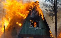 Садовый дом полностью сгорел в Кирове