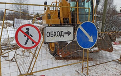 В Ломовской начали ремонтировать дамбу с мостом
