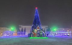 В Кирове закончили новогоднее оформление Театральной площади