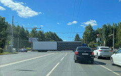 В Кирове из-за фуры возникла большая пробка