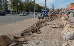 На Комсомольской обустраивают подходы к остановке