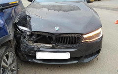 В Кирове на Труда BMW врезался в «Весту»