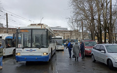 Вячеслав Симаков отчитал главу ГИБДД Кирова за медленную реакцию на сообщения о задержке троллейбусов