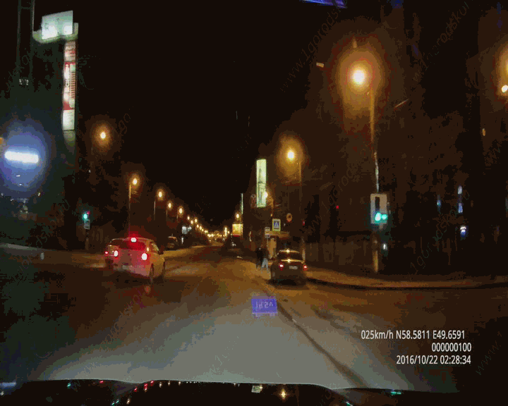 В Кирове пешеход избил не пропустившего его водителя (ВИДЕО)