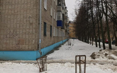 Следком и прокуратура начали проверки из-за падения снега на ребёнка в Кирове