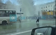 На улице Ленина прорвало тепловые сети