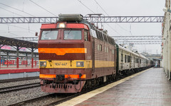 Под Кировом экстренно остановили поезд из-за опоздавшего пассажира
