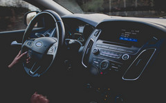 Администрация Кирова закупила три легковых автомобиля за 2,3 миллиона рублей