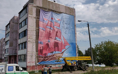 Баннер с алыми парусами на въезде в Слободской демонтируют в следующем году
