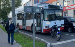 В Кирове на Владимирской столкнулись троллейбус и мотоцикл, пострадала пассажирка