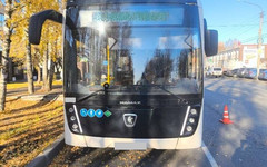 В кировском автобусе упала пенсионерка