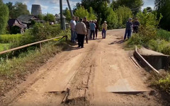 В деревне Ломовская планируют отремонтировать мост через пруд