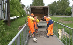 В Нововятске приступили к ремонту сломанного осенним паводком моста