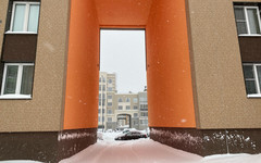 Управляющим компаниям напомнили о сроках удаления сомнительных надписей с фасадов зданий