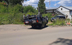 В Кирове перевернулся внедорожник