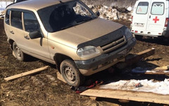 В Омутнинском районе «Шевроле Нива» без водителя насмерть задавила мужчину