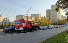 В Свечинском районе при пожаре сгорели крыша и надворные постройки