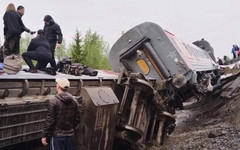 В Коми на место схода поезда вылетели три вертолёта