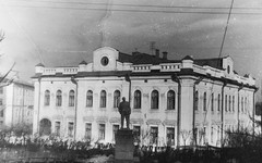 В Кирове начали ремонт фасада дома Свенторжецкого