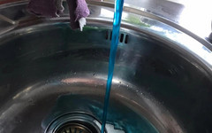 Жители двух домов в Лузе моют руки водой с фруктовым ароматом