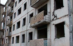В Кировской области чиновники предоставили переселенцам квартиры с трещинами в стенах