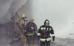 В Котельниче при пожаре в цехе сгорело 10 тонн пеллет