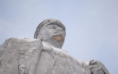 Члены партии КПРФ потребовали отреставрировать памятник Ленину в Лузе