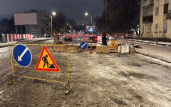 На улице Попова завершают работы с опасной ямой