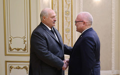 Лукашенко заявил, что Белоруссия хочет быть мостом между Востоком и Западом