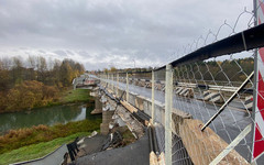 Частично обвалившийся мост через реку Вою начнут ремонтировать в мае