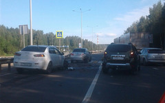 На Советском тракте столкнулись три машины. Движение затруднено