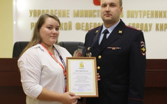 Сотрудница банка в Кирове помогла пенсионерке сохранить 1 млн рублей от мошенников