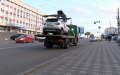 В Кирове для вывоза снега будут эвакуировать припаркованные автомобили. Контракт рассчитан на уборку 700 машин